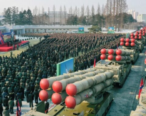Kim Jong Un ordonne une montée en puissance de la production de missiles en 2026
