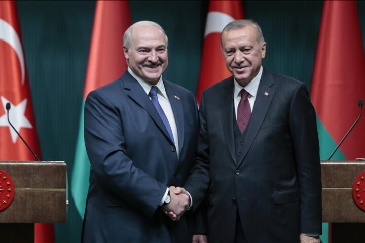 La Biélorussie contourne les sanctions occidentales grâce à un nouveau corridor d’exportation via la Russie et la Turquie