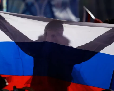 La FIAS rétablit les drapeaux russe et bélarussien dans les compétitions internationales