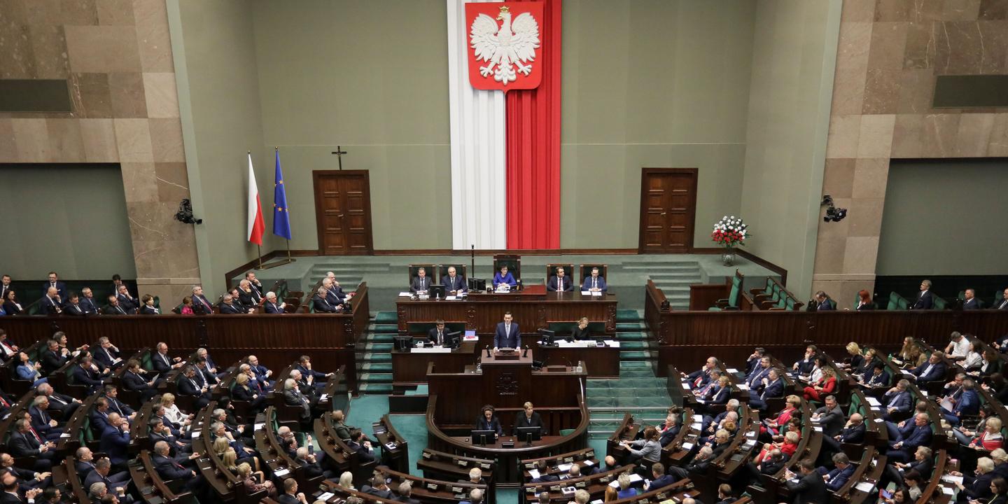 Le ministre de l’Intérieur polonais menace d’interdire un parti d’extrême droite pour ses prises de position prorusses