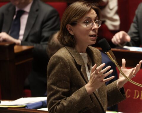 Amélie de Montchalin souligne la nécessité d'un « vrai budget » pour la France avant fin janvier