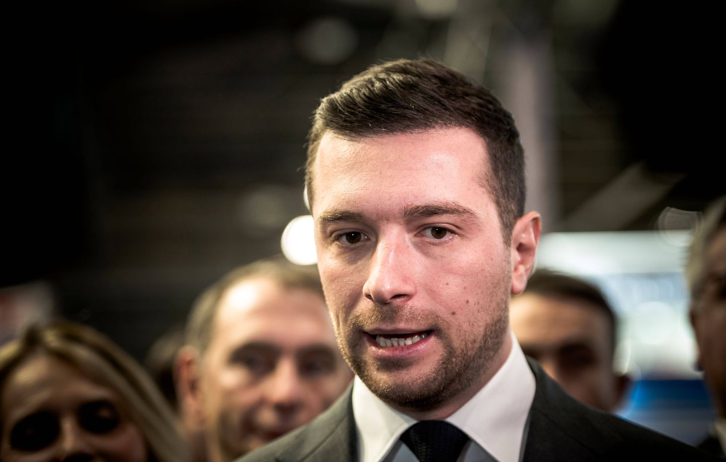 Bardella visé par une agression avec un œuf à Moissac, dénonce la violence dans le débat démocratique