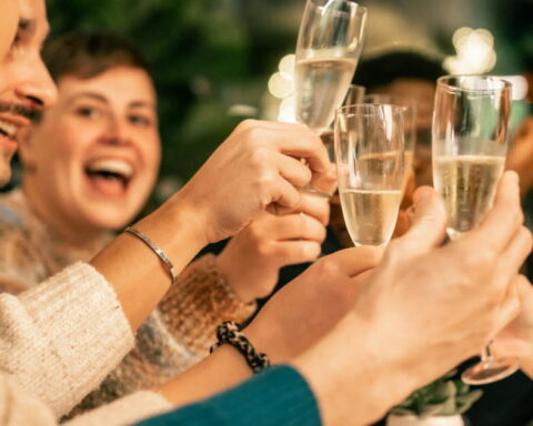Cinq idées reçues sur l'alcool à connaître avant le réveillon du Nouvel An