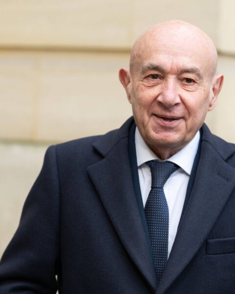 Claude Malhuret récompensé par le Press Club de France pour son humour politique en 2025