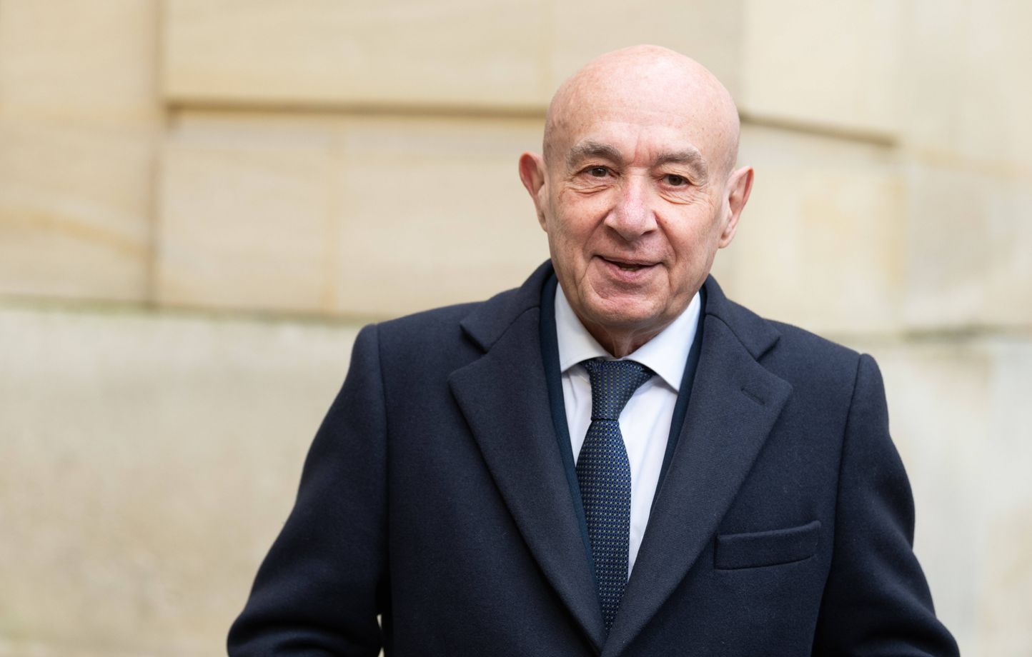 Claude Malhuret récompensé par le Press Club de France pour son humour politique en 2025