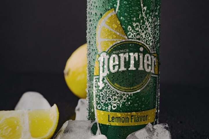 Contamination de l'eau minérale Perrier : quatre millions de bouteilles mises en suspension.