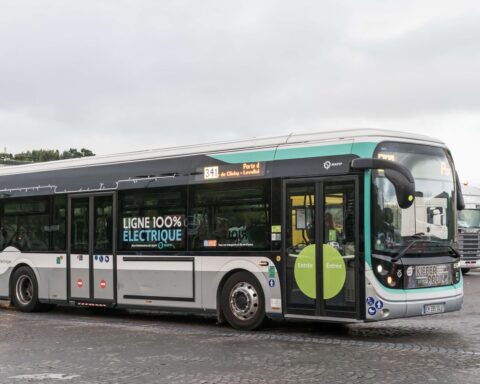 David Belliard propose un Passe Navigo bus gratuit pour les Parisiens dans son programme écologique