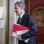 Des proches des victimes du DC-10 réagissent à la présentation de Nicolas Sarkozy dans son livre