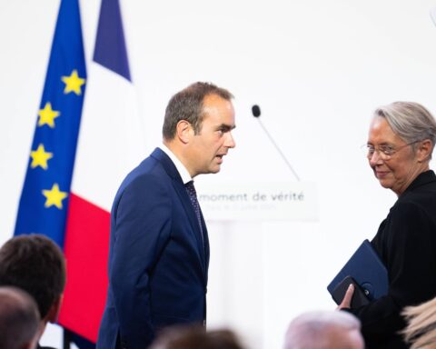 Élisabeth Borne appelle Sébastien Lecornu à assumer ses responsabilités pour adopter le budget avec le 49.3