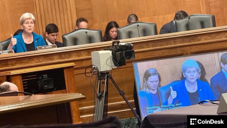 Elizabeth Warren demande une enquête sur les liens entre Trump et PancakeSwap alors que le projet de loi sur la structure du marché traîne