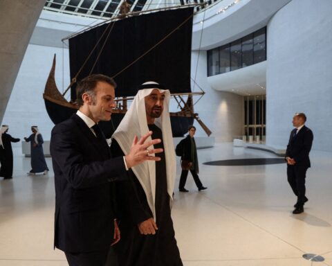 Emmanuel Macron en visite aux Émirats arabes unis pour renforcer la coopération sur la lutte contre le narcotrafic