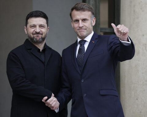 Emmanuel Macron et Volodymyr Zelensky se rencontrent à Londres pour renforcer la pression sur la Russie