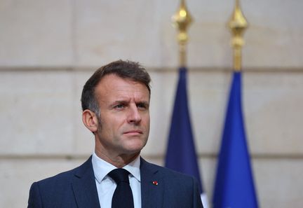 Emmanuel Macron face aux critiques : un projet de label pour les médias suscite des inquiétudes
