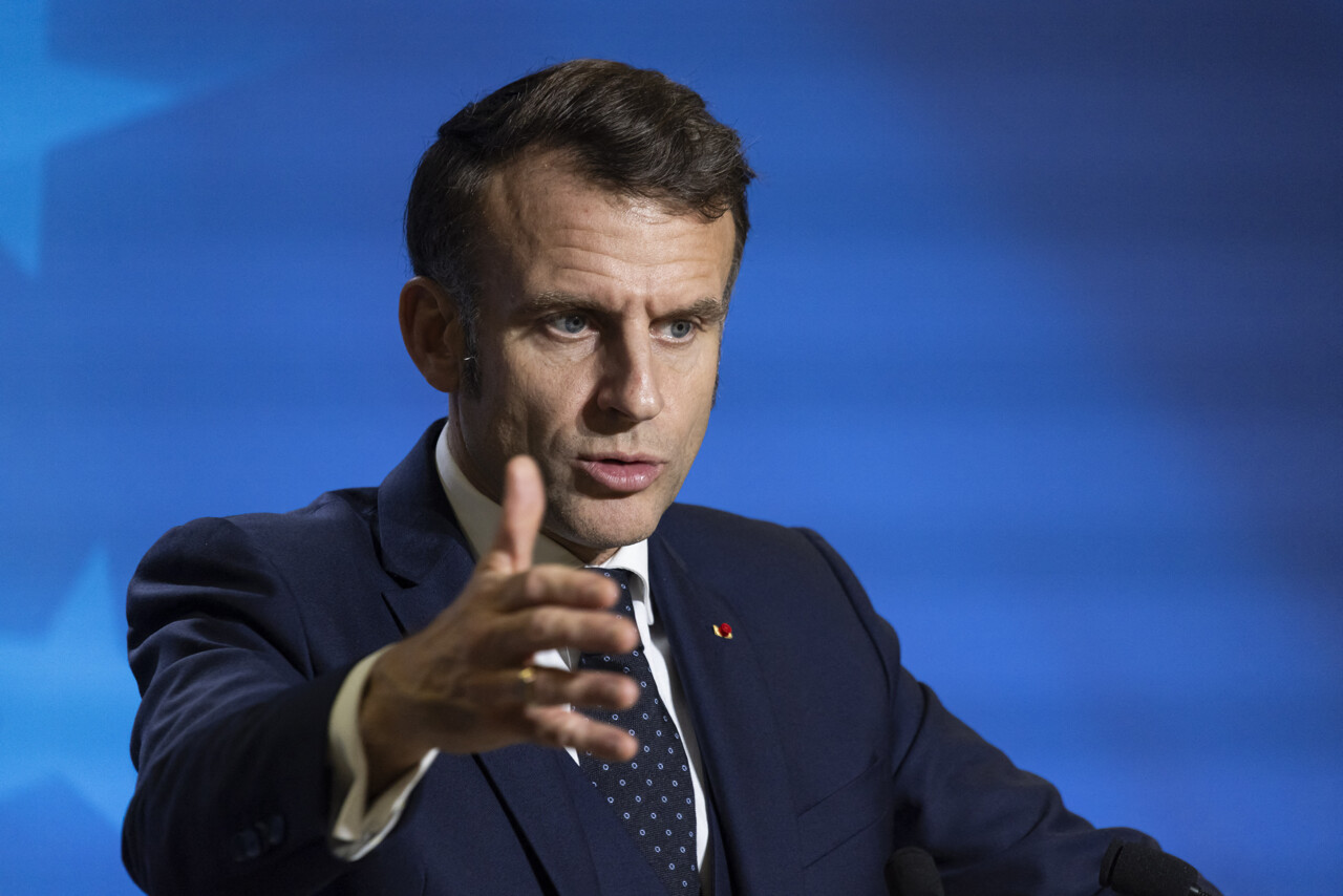 Emmanuel Macron présente ses vœux pour 2026 : enjeux sociétaux et situation géopolitique en Europe
