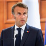 Emmanuel Macron se rend en Chine aux côtés de quarante dirigeants d'entreprise.