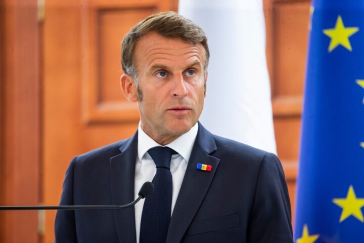 Emmanuel Macron se rend en Chine aux côtés de quarante dirigeants d'entreprise.