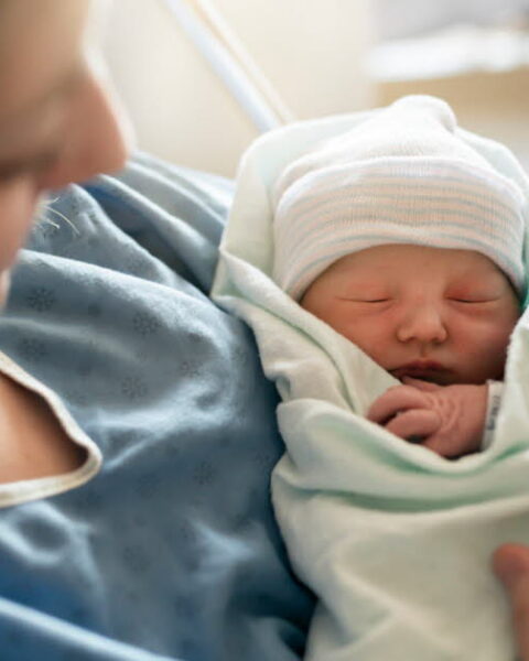 Épidémie de bronchiolite en France : 14 bébés transférés en raison de la saturation des services pédiatriques