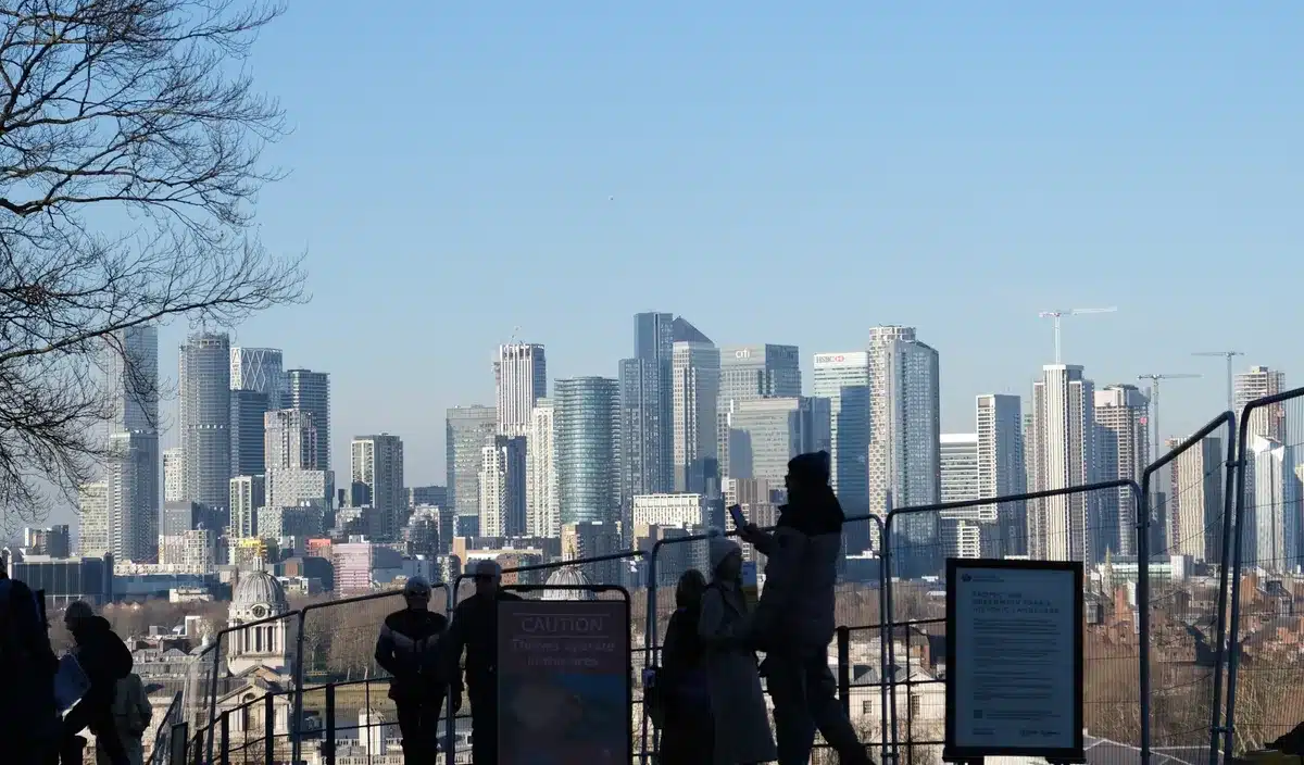 Êtes-vous plus pauvre que vous ne l'imaginez ? Le seuil de revenu nécessaire pour maintenir le statut de "classe moyenne" en 2025.