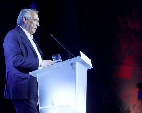 François Bayrou hospitalisé à Pau après une grippe sévère et son état s'améliore