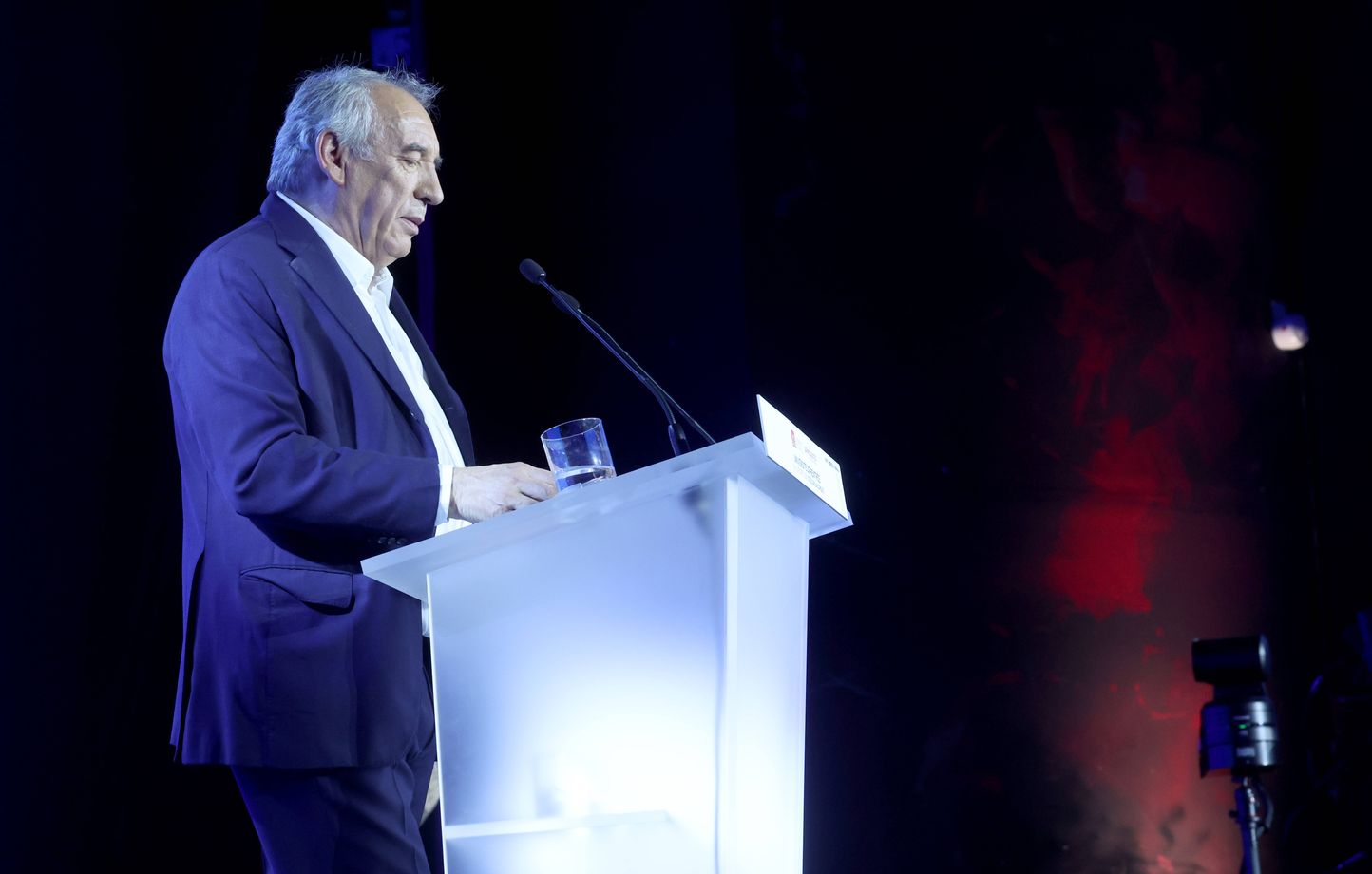 François Bayrou hospitalisé à Pau après une grippe sévère et son état s'améliore