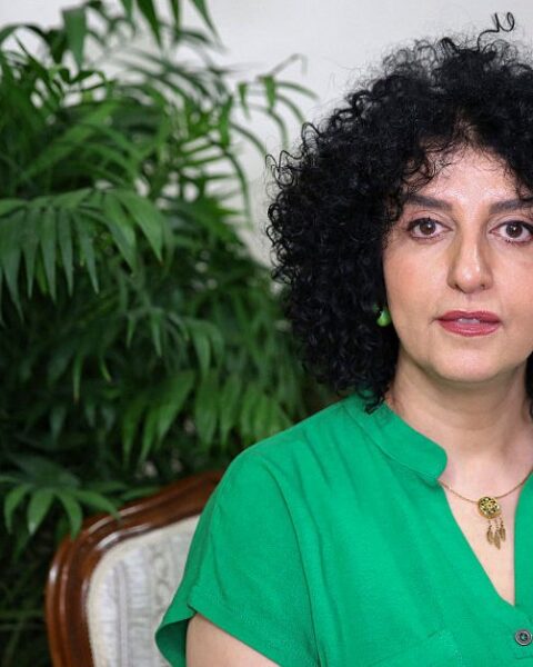 Iran intensifie la répression contre les opposants: arrestation de Narges Mohammadi et condamnation de Jafar Panahi