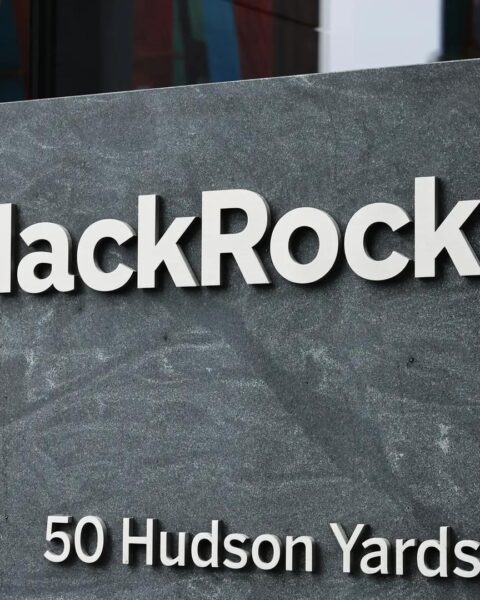 La croissance de la dette américaine stimulera les gains des cryptomonnaies, selon BlackRock dans son rapport sur l'IA