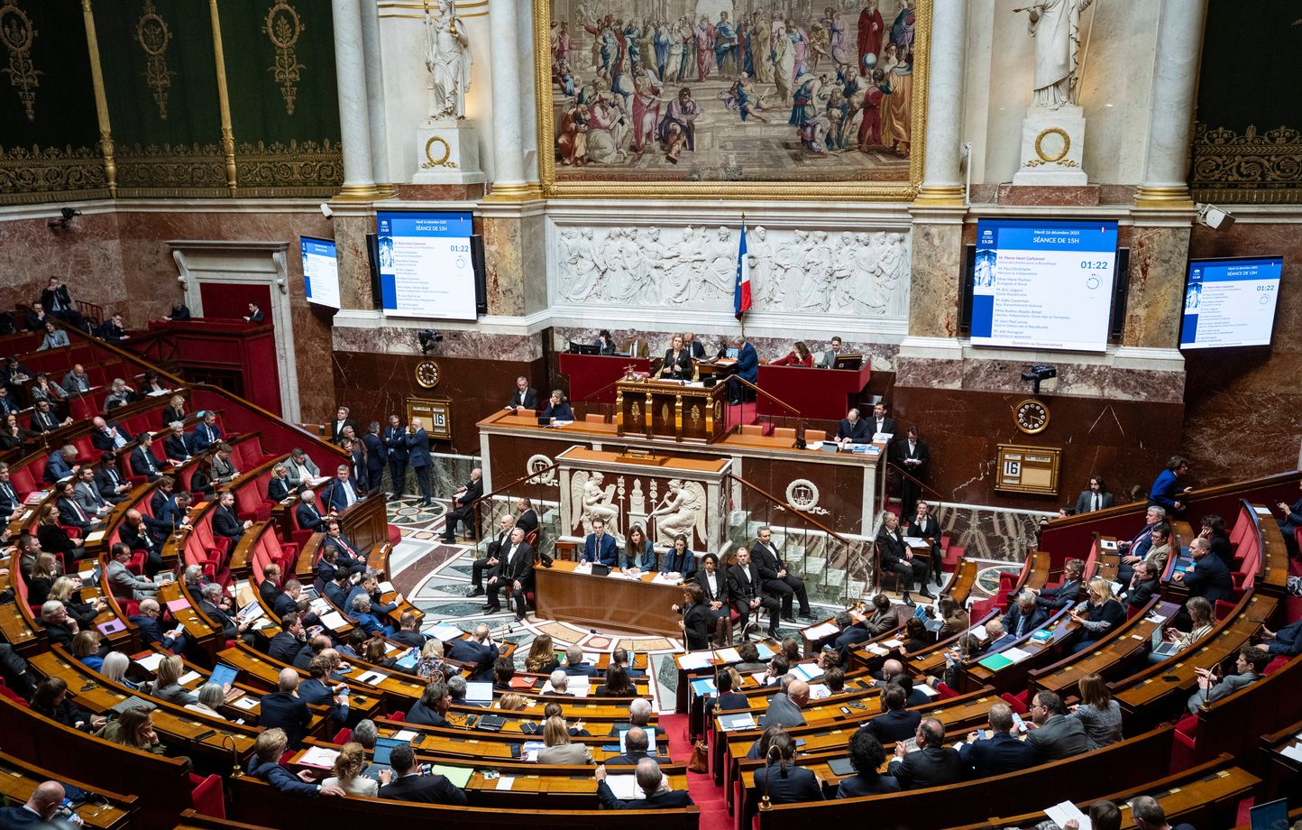 La loi spéciale suspend les aides et réformes prévues en 2026, impactant plusieurs secteurs clés