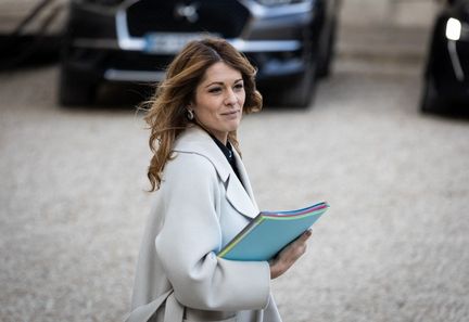 La porte-parole du gouvernement affirme qu'une démission de Sébastien Lecornu en cas de rejet du budget de la Sécu serait irrationnelle