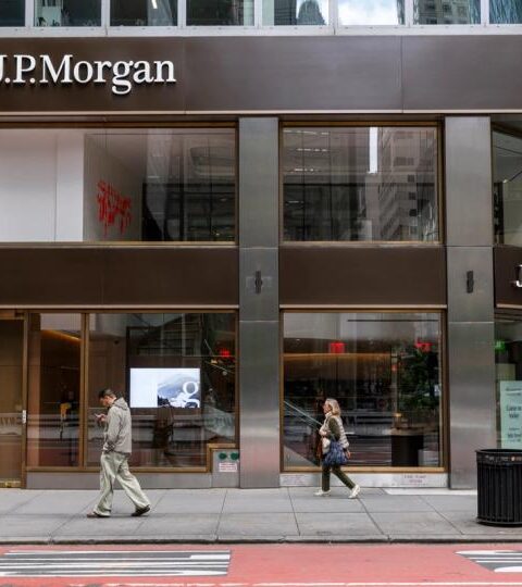 La poussée de JPMorgan dans la crypto pour les institutions pourrait bénéficier à des concurrents comme Coinbase et Bullish, selon les analystes