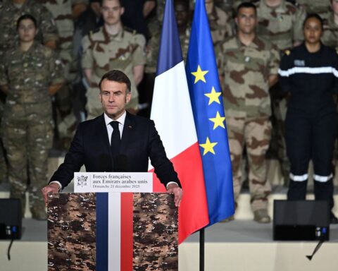 Lancement de la construction d'un nouveau porte-avions de 310 mètres par Emmanuel Macron