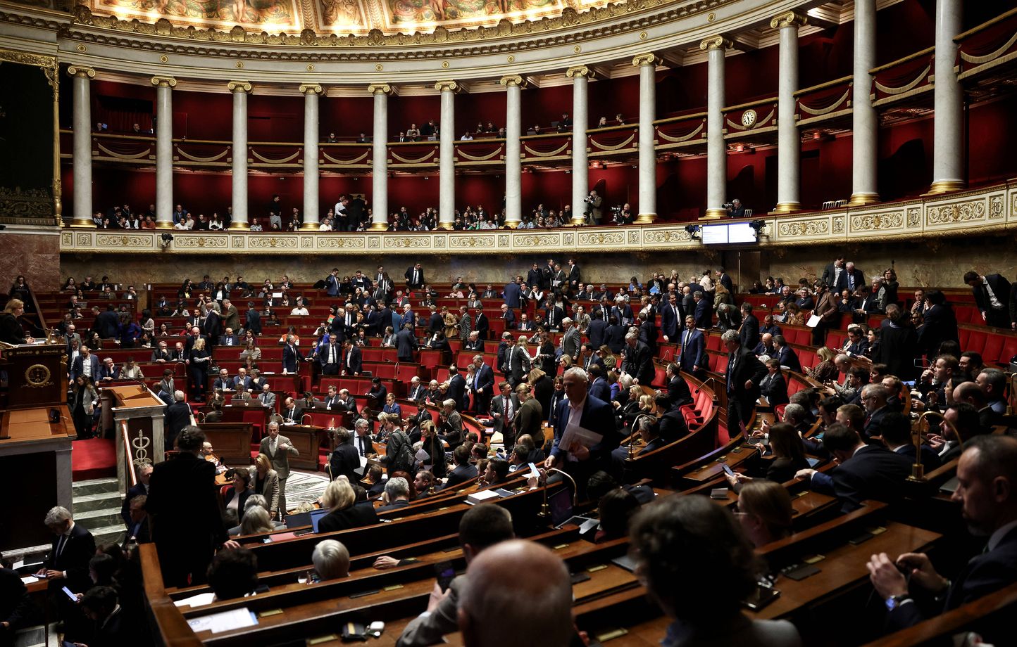 L'Assemblée nationale adopte à l'unanimité une loi spéciale pour financer l'État provisoirement