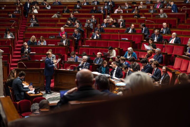L'Assemblée valide une loi pour soutenir les élus locaux avant les élections municipales