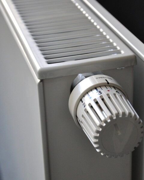 Le délai pour l'obligation d'installer des thermostats connectés en 2027 est prolongé.