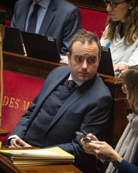 Le gouvernement présentera un projet de loi sur la fonction publique à mi-janvier