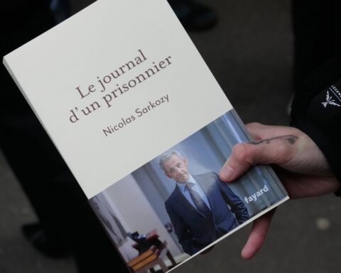 Le livre de Nicolas Sarkozy, Le journal d’un prisonnier, s'est vendu à près de 100 000 exemplaires en une semaine