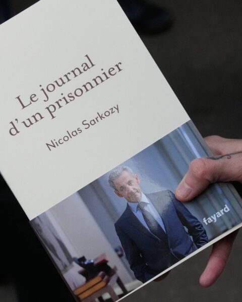 Le livre de Nicolas Sarkozy, Le journal d’un prisonnier, s'est vendu à près de 100 000 exemplaires en une semaine