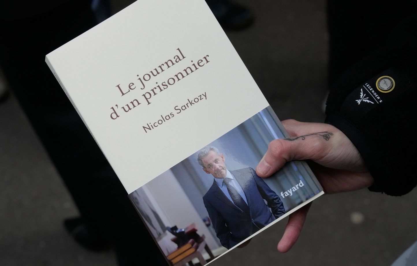 Le livre de Nicolas Sarkozy, Le journal d’un prisonnier, s'est vendu à près de 100 000 exemplaires en une semaine