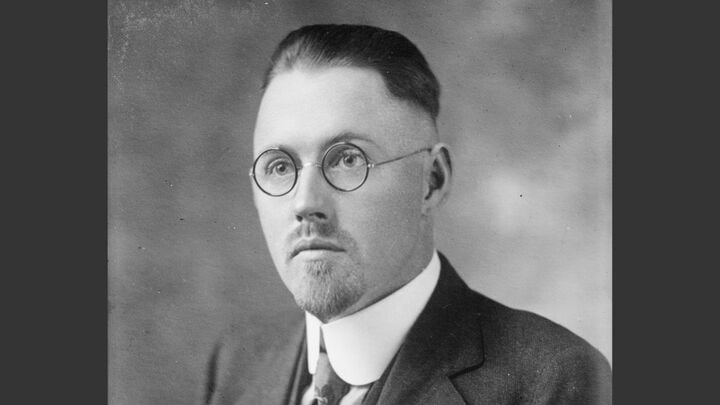 Le médecin charlatan John Brinkley et ses greffes de testicules de bouc au Kansas au début du XXe siècle