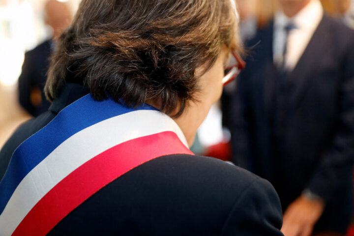 Le Parlement adopte une loi pour soutenir les élus locaux en France avant les municipales