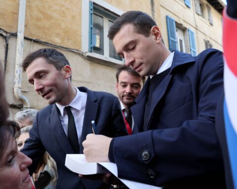 Le Rassemblement national propose des accords aux candidats indépendants pour les municipales de 2026