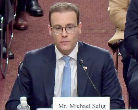 Le Sénat confirme les nominations pro-crypto de Trump à la tête de la CFTC et de la FDIC