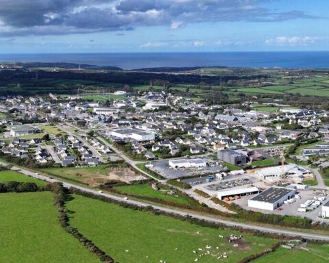 Le site nucléaire d’Orano à La Hague génère des excédents financiers, mais nécessite des améliorations en matière d'investissements et de gestion