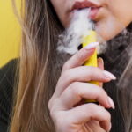 Le vapotage en France : un rapport révèle les dangers du double usage et la polémique autour de l'article 23