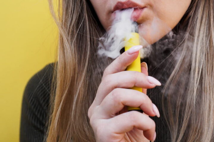 Le vapotage en France : un rapport révèle les dangers du double usage et la polémique autour de l'article 23