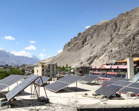 L'essor de l'énergie propre en 2025 : un tournant mondial malgré des revers climatiques