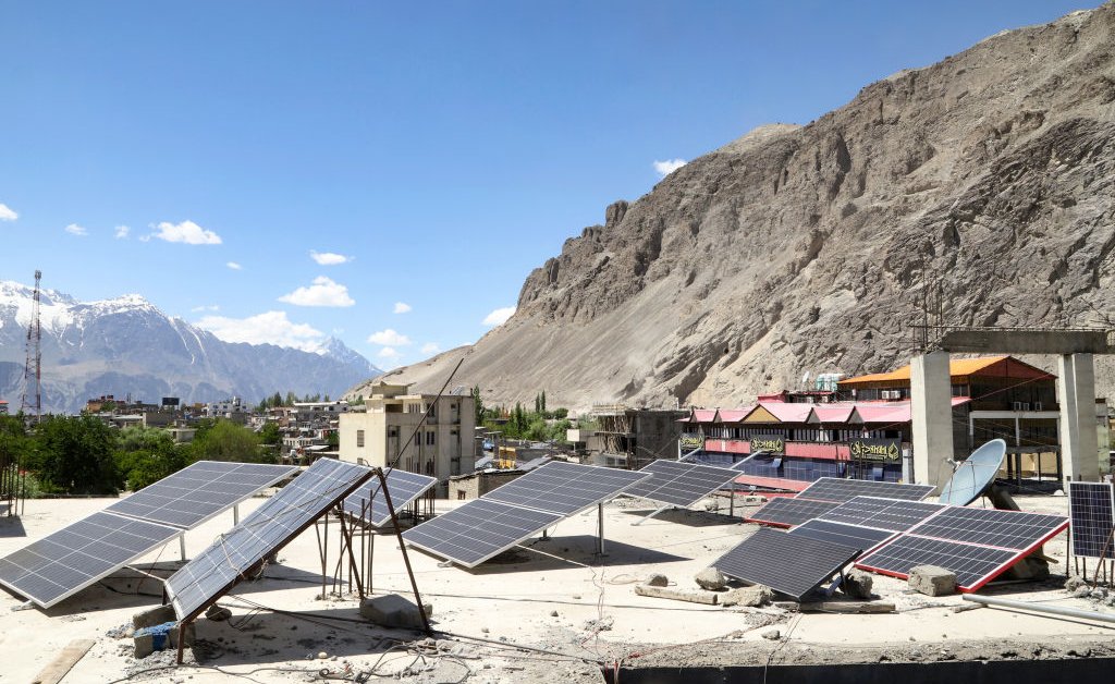 L'essor de l'énergie propre en 2025 : un tournant mondial malgré des revers climatiques