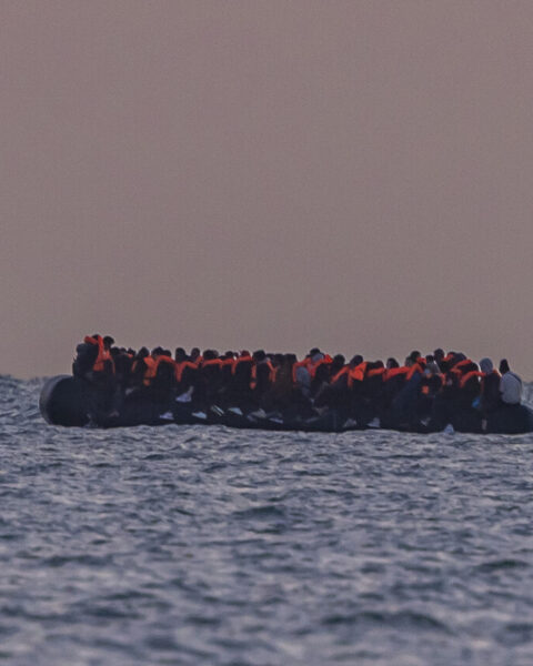 L'union européenne durcit sa politique migratoire avec l'envoi de migrants hors de ses frontières