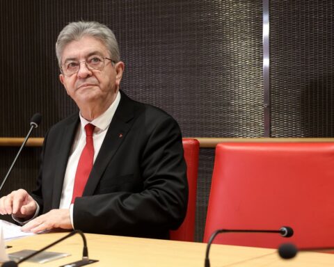 Mélenchon réaffirme que LFI « n’acceptera jamais l’entrisme religieux » lors de l’audition parlementaire