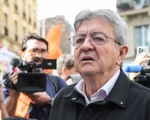 Moscovici critique Mélenchon, le qualifiant de « meilleur allié » du Rassemblement national pour 2027