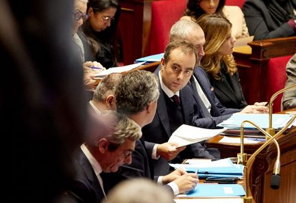Négociations budgétaires en France : le gouvernement face à des débats tumultueux avant la commission mixte paritaire